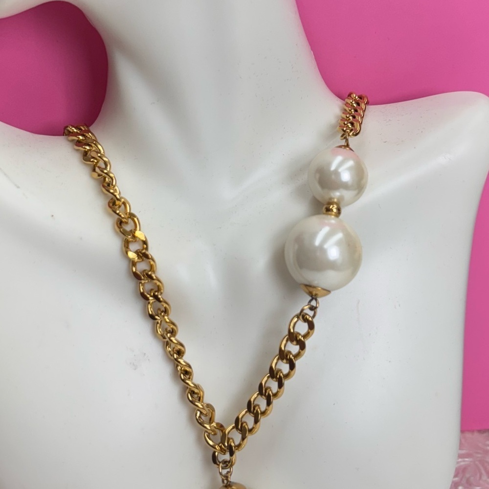 Cher Stainless Steel Elegant Gold and Pearl Necklace - Picture 6 of 6